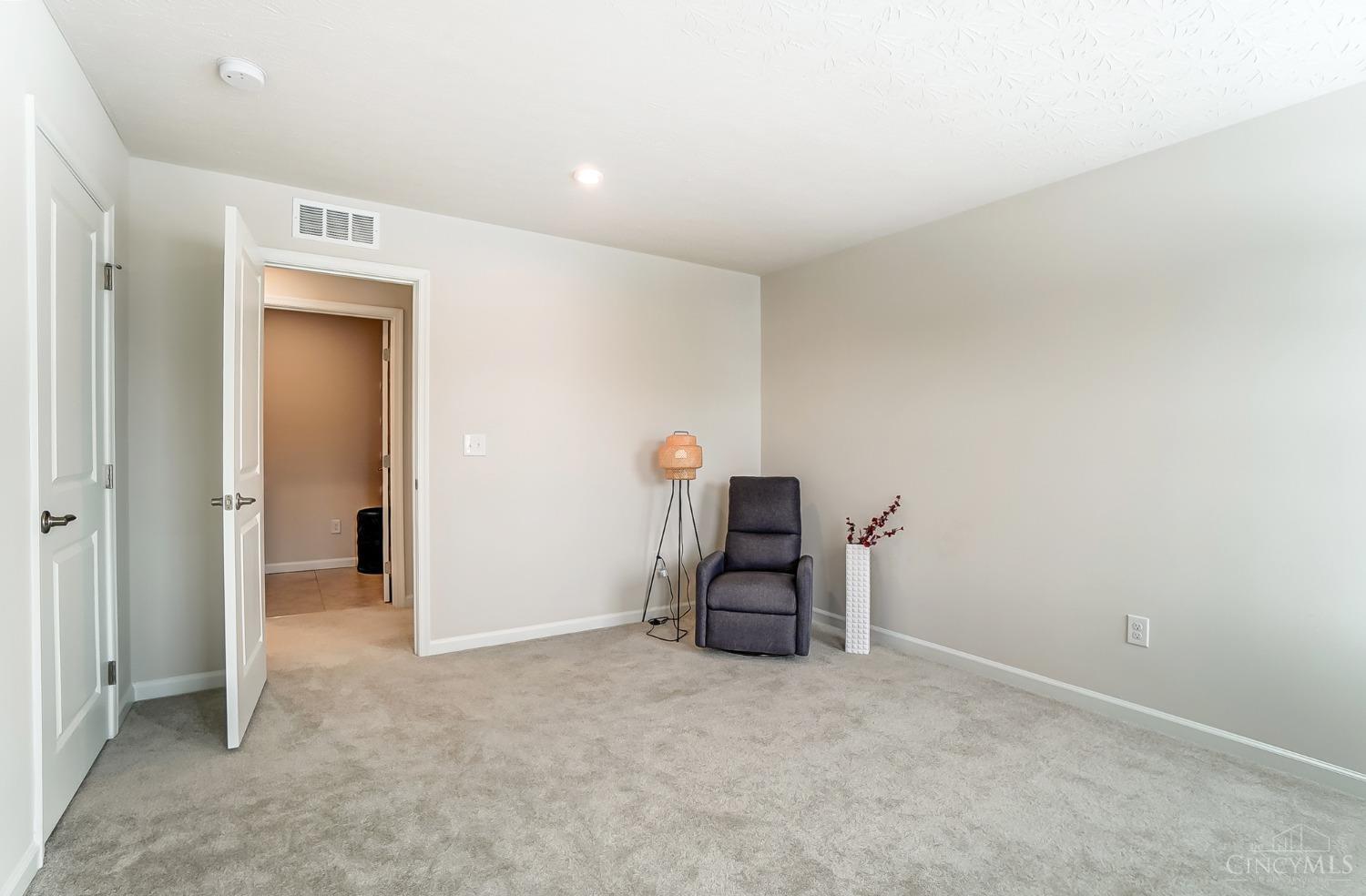 2301 Sir Barton Dr Property Photo 32