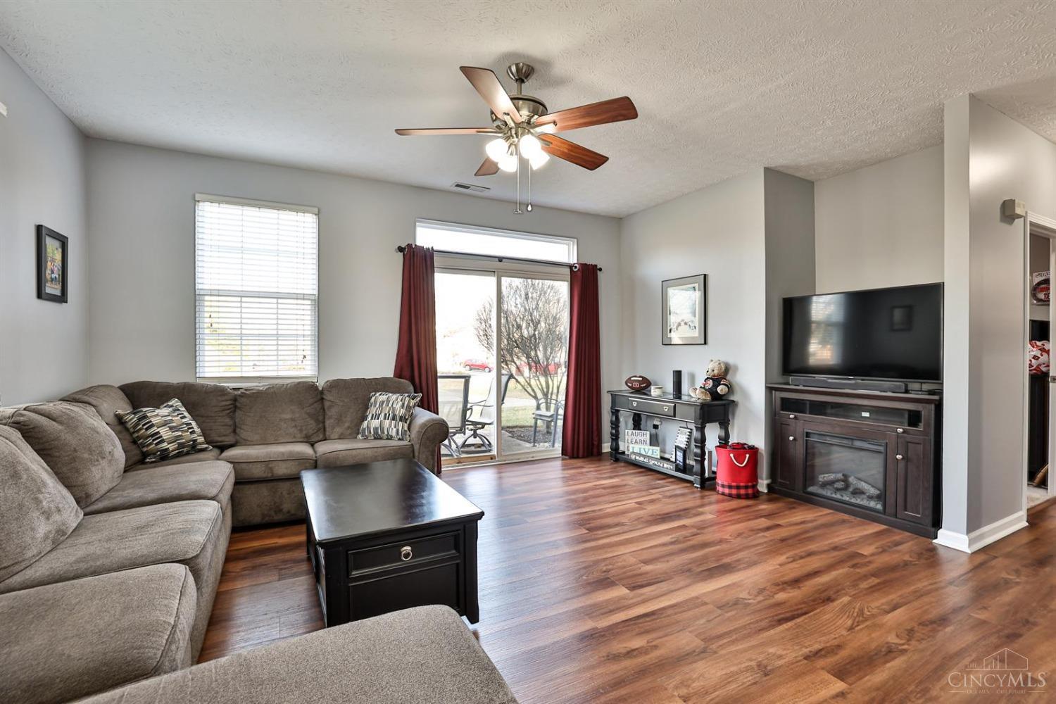 3593 Thorngate Dr Property Photo 4