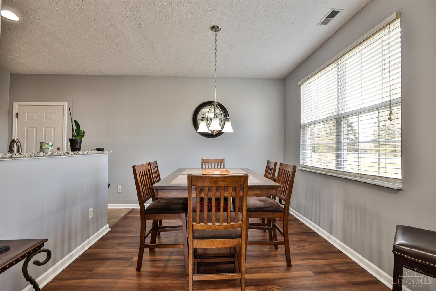 3593 Thorngate Dr Property Photo 7