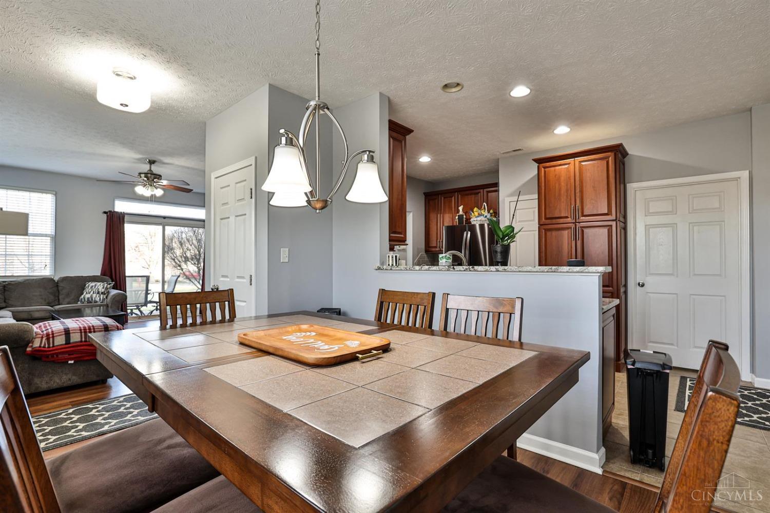 3593 Thorngate Dr Property Photo 8