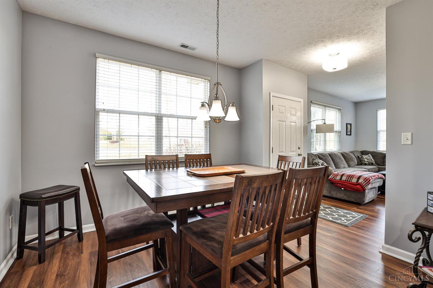 3593 Thorngate Dr Property Photo 9
