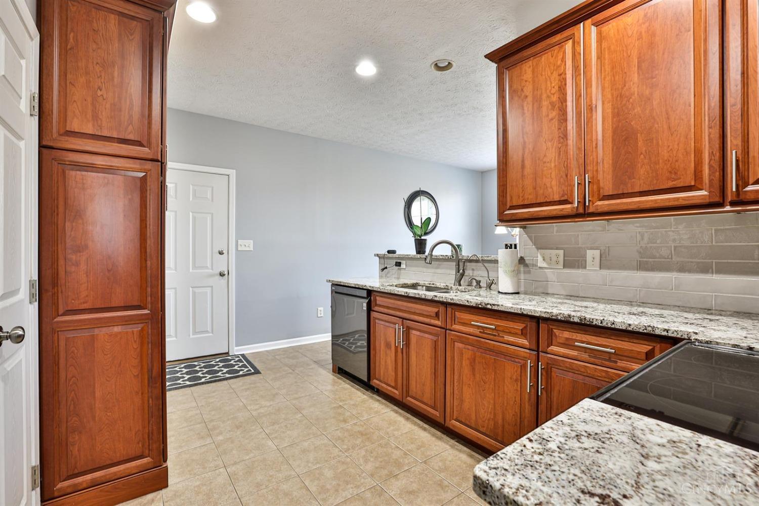 3593 Thorngate Dr Property Photo 12