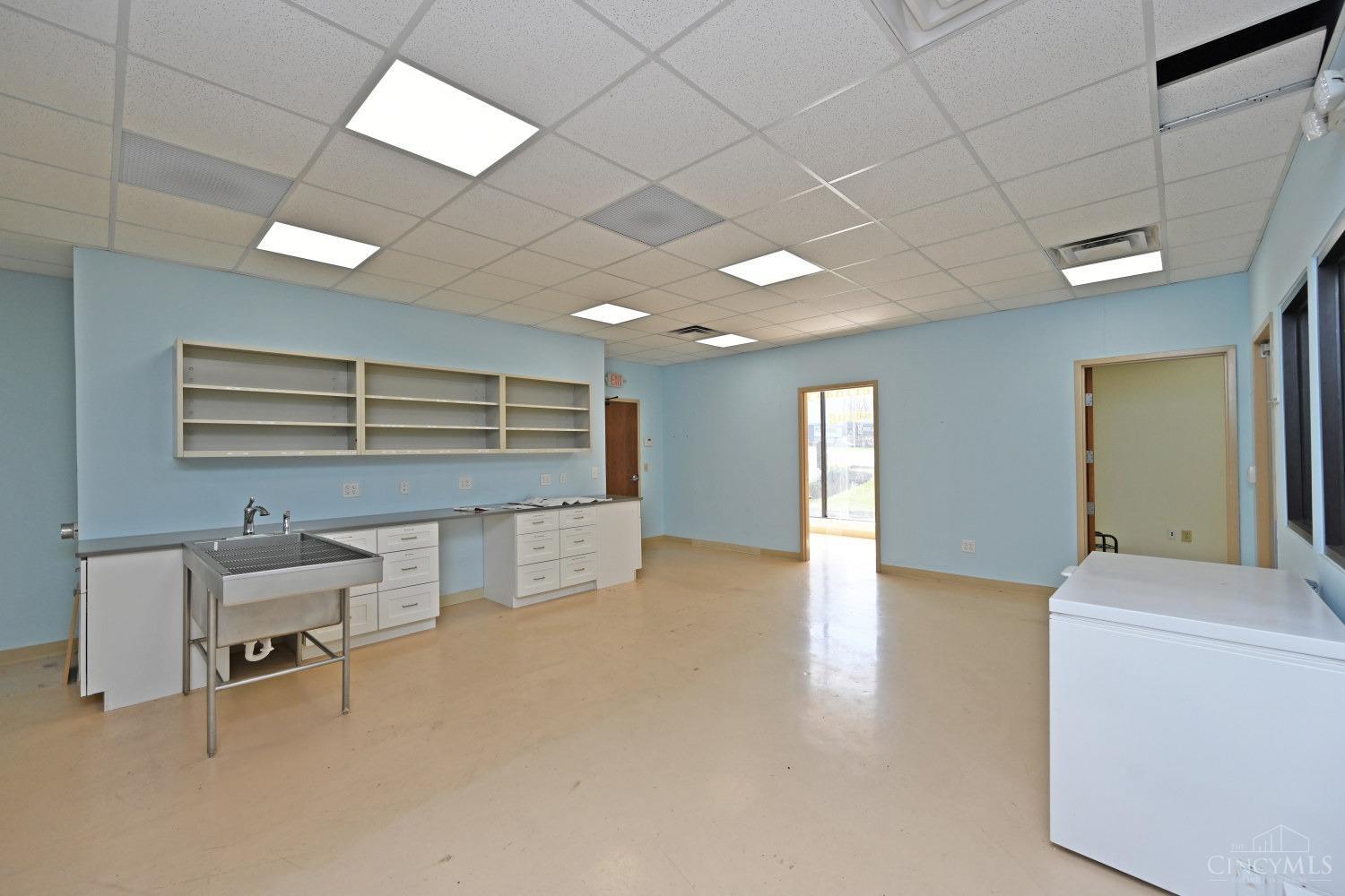 8240 Beechmont Avenue Property Photo 15
