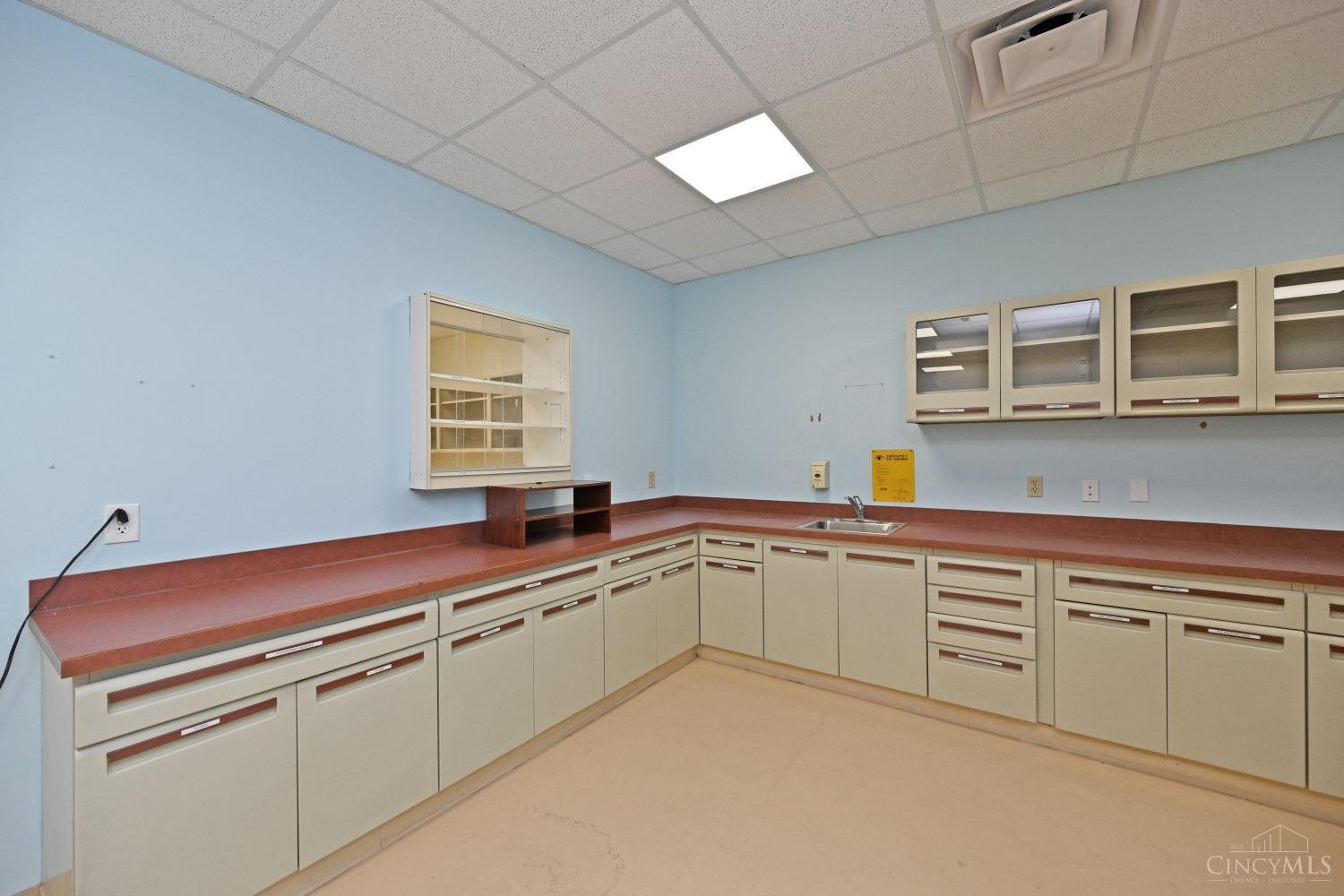 8240 Beechmont Avenue Property Photo 17