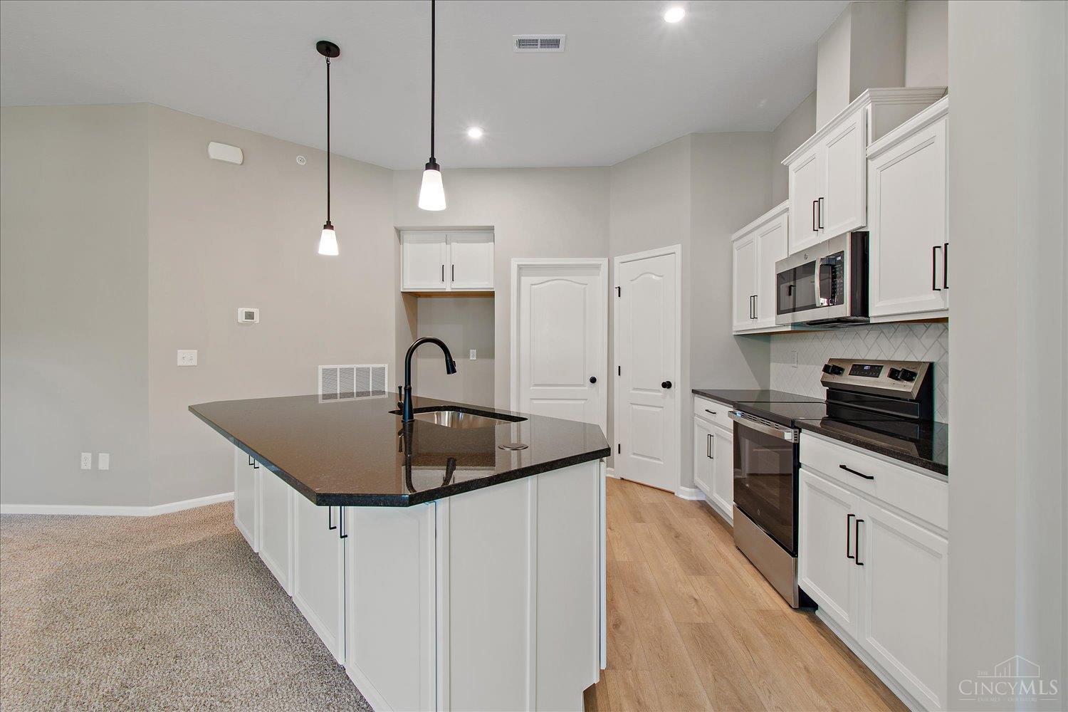 527 Tradition Ridge Property Photo 4
