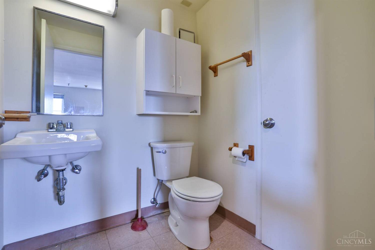 2029 Madison Road Property Photo 6