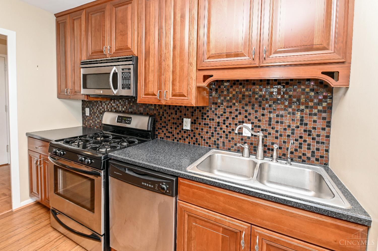 2324 Madison Road Property Photo 14