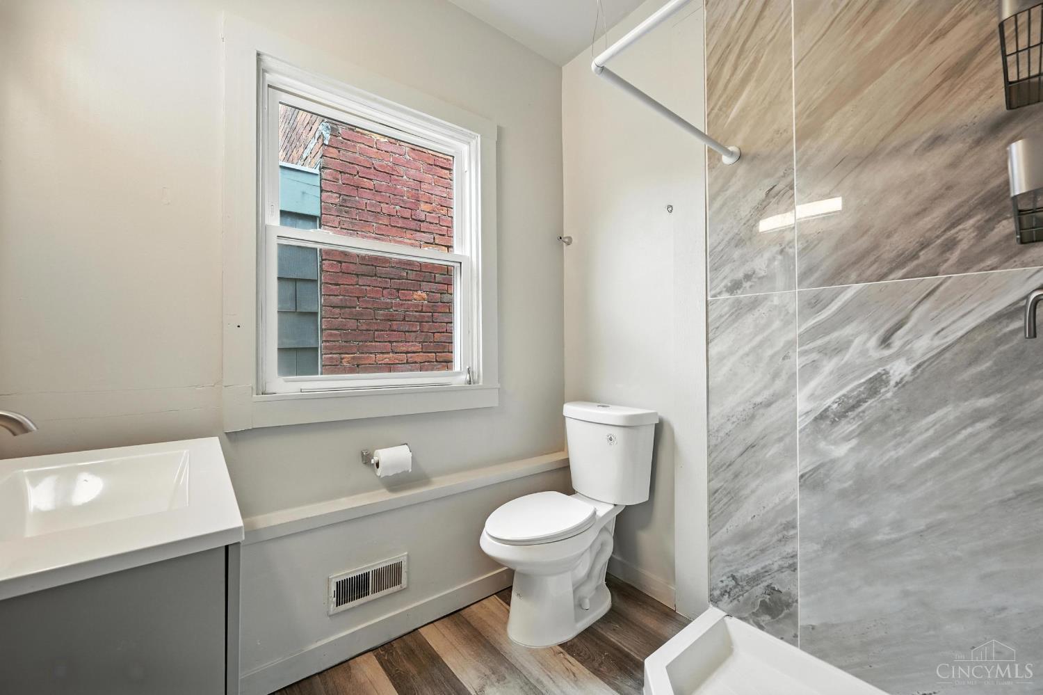 404 Warner Street Property Photo 8