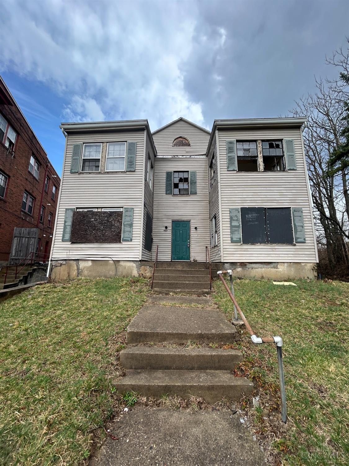 469 Allwen Drive Property Photo 1