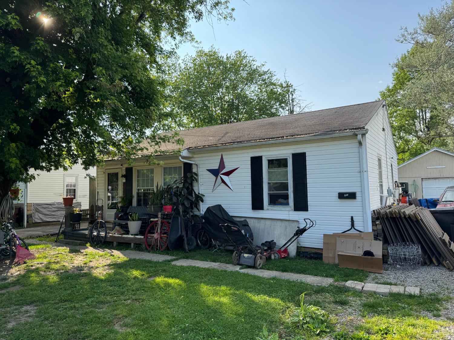 585 Florence Avenue Property Photo 1