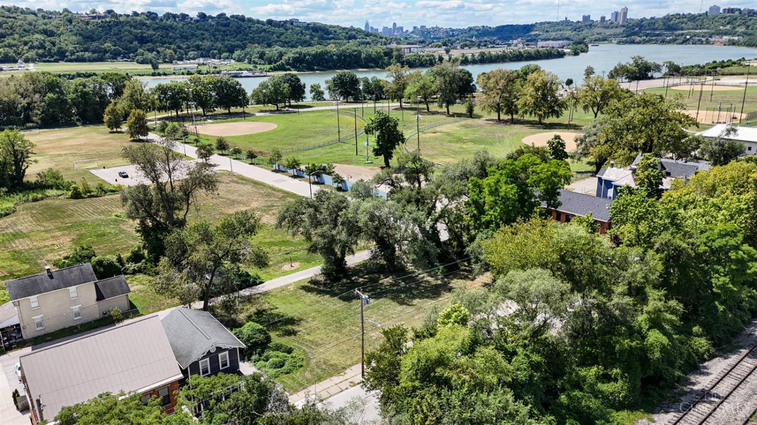 3201 Riverside Drive Property Photo 1