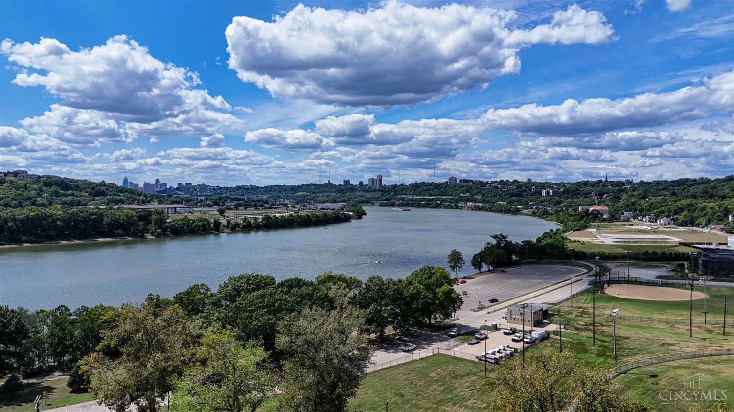 3201 Riverside Drive Property Photo 2