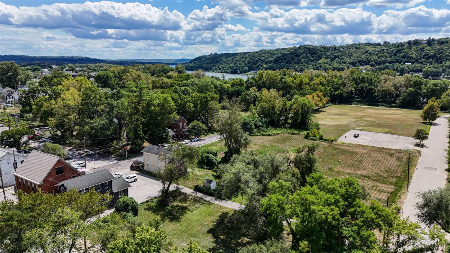 3201 Riverside Drive Property Photo 3