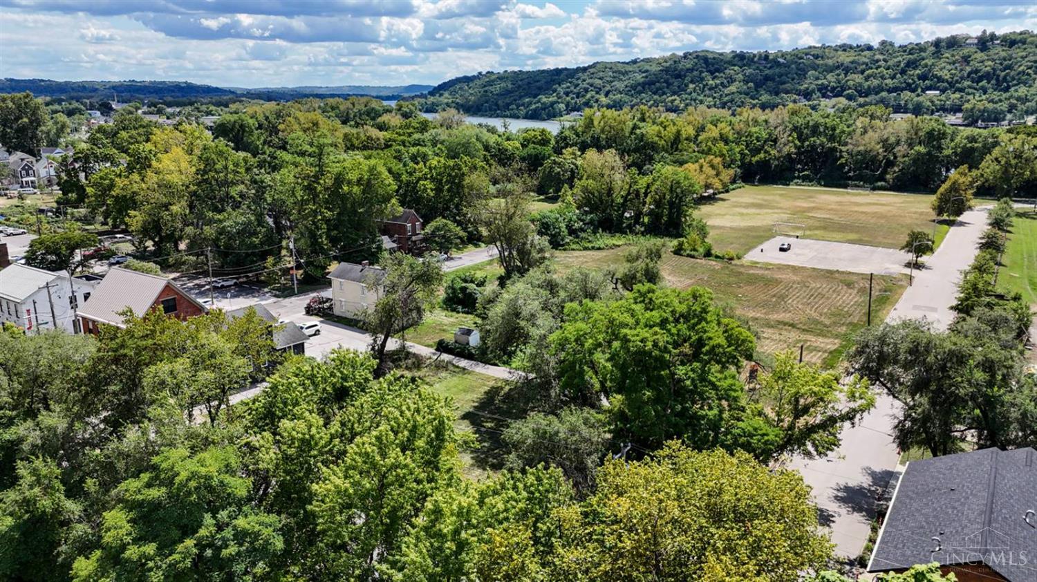 3201 Riverside Drive Property Photo 4