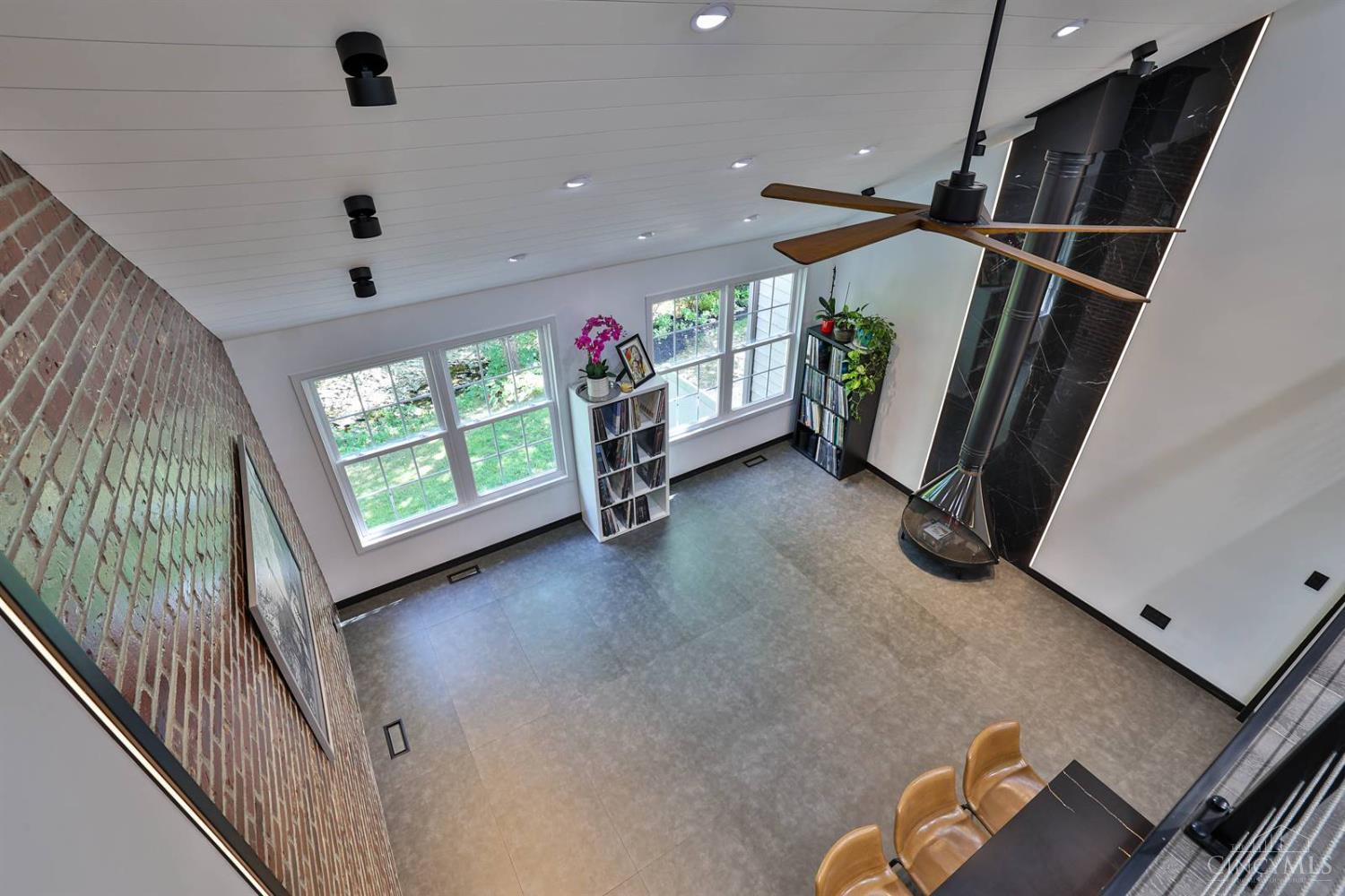 10555 Montgomery Road Property Photo 9