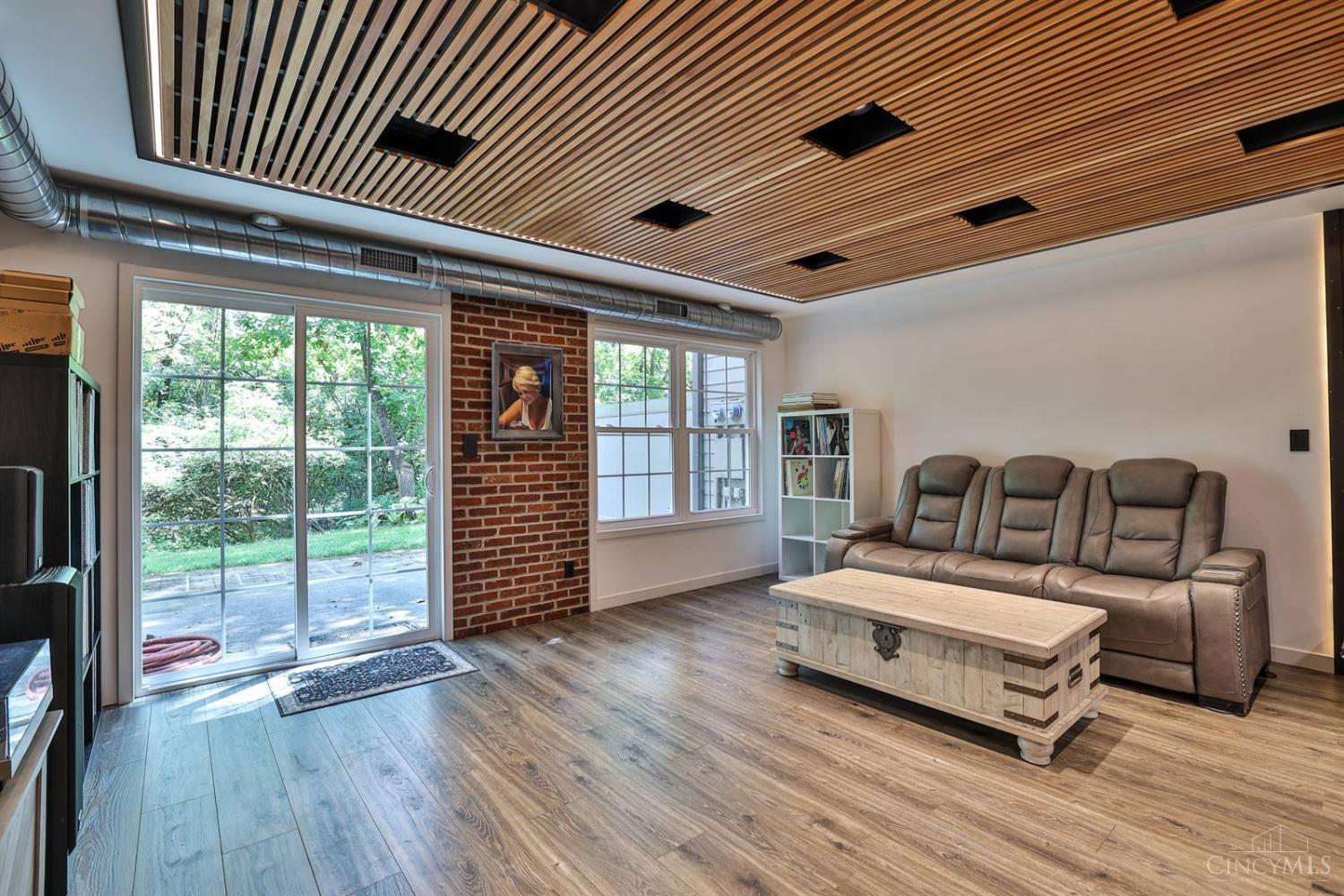 10555 Montgomery Road Property Photo 11
