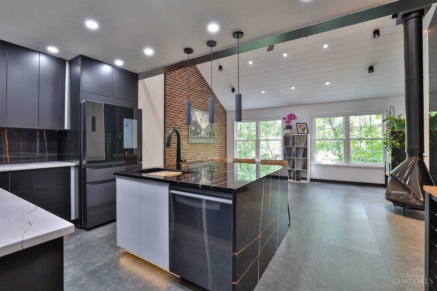 10555 Montgomery Road Property Photo 15