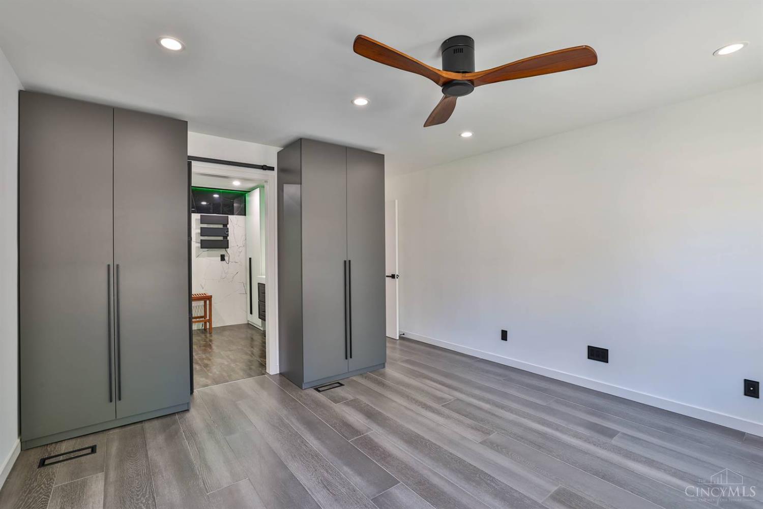 10555 Montgomery Road Property Photo 20