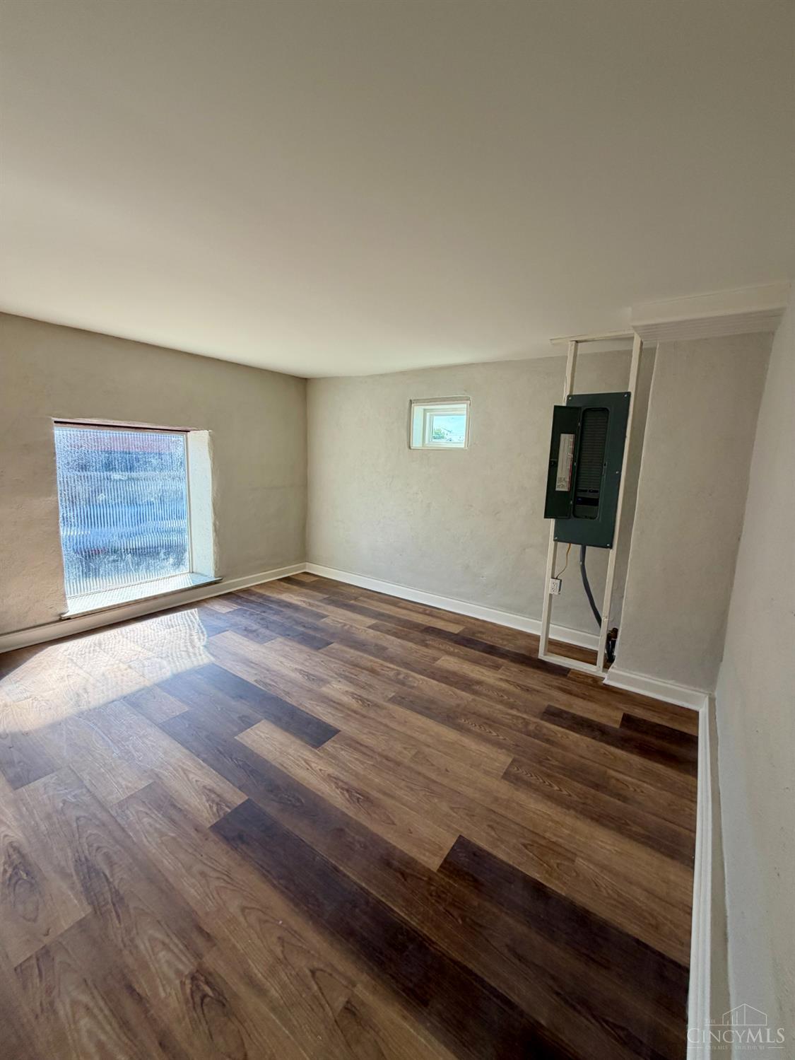 E 101 Main Street Property Photo 3