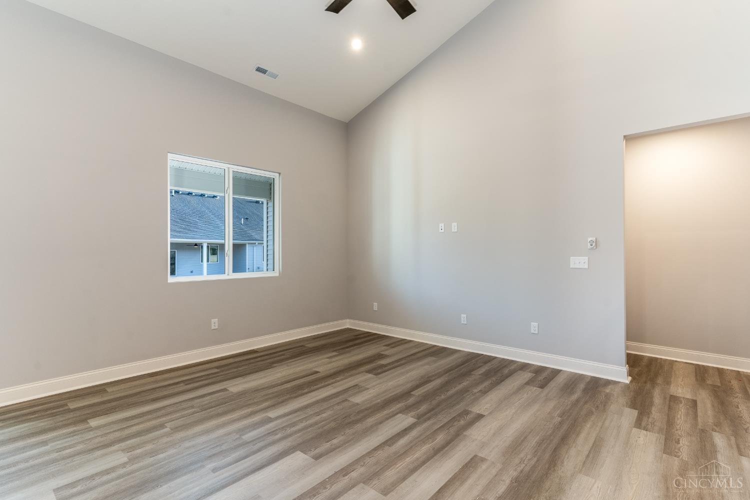 3269 Thoroughbred Drive Property Photo 4