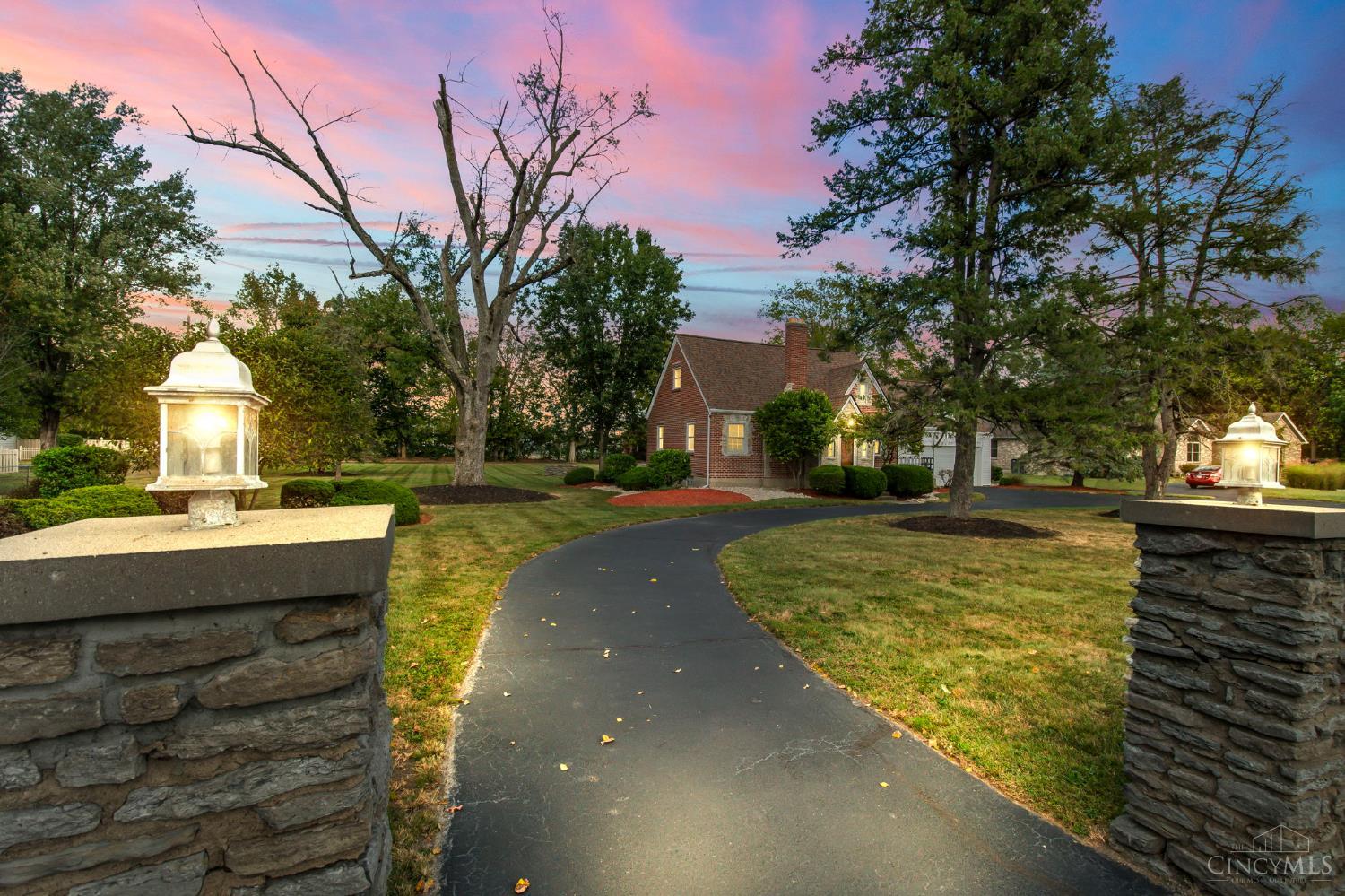 5794 River Road Property Photo 2