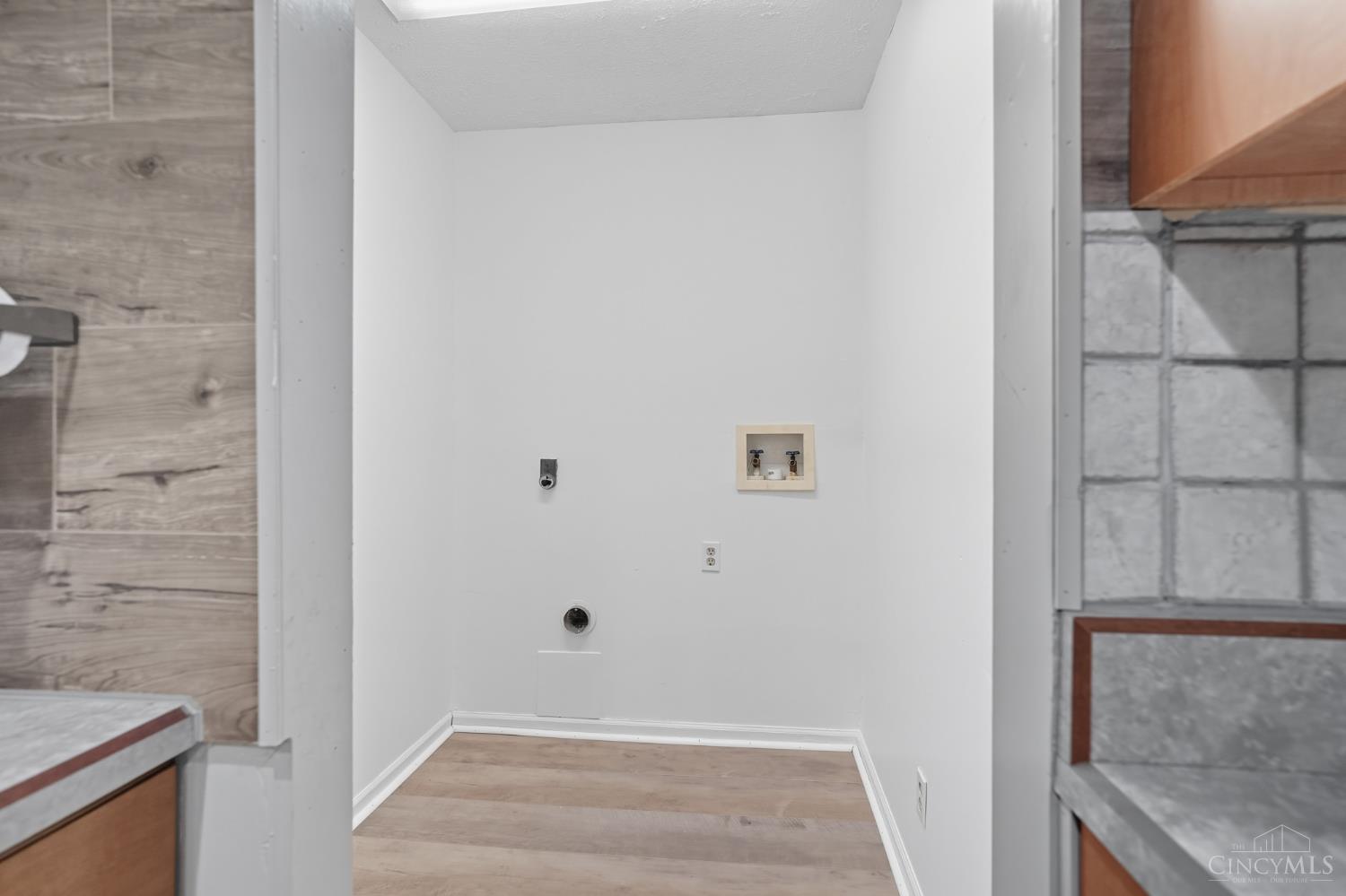 3730 Greentree Road Property Photo 16