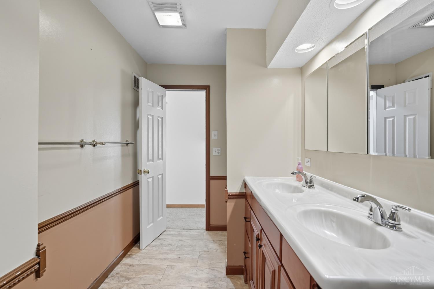 3730 Greentree Road Property Photo 25