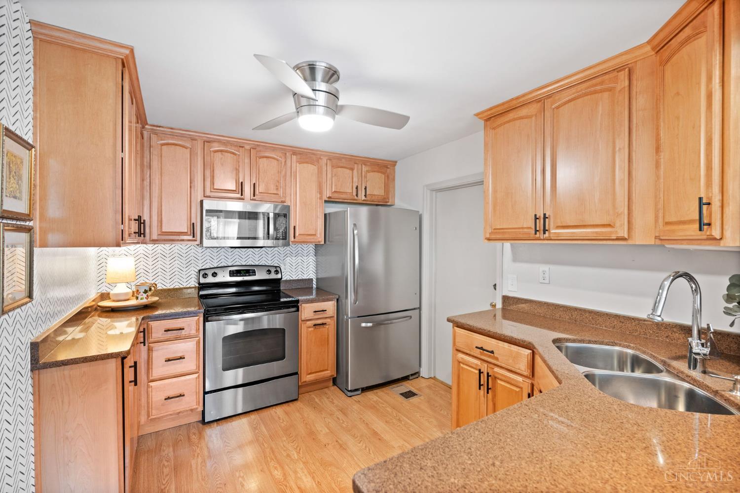 7351 Miami Hills Drive Property Photo 11