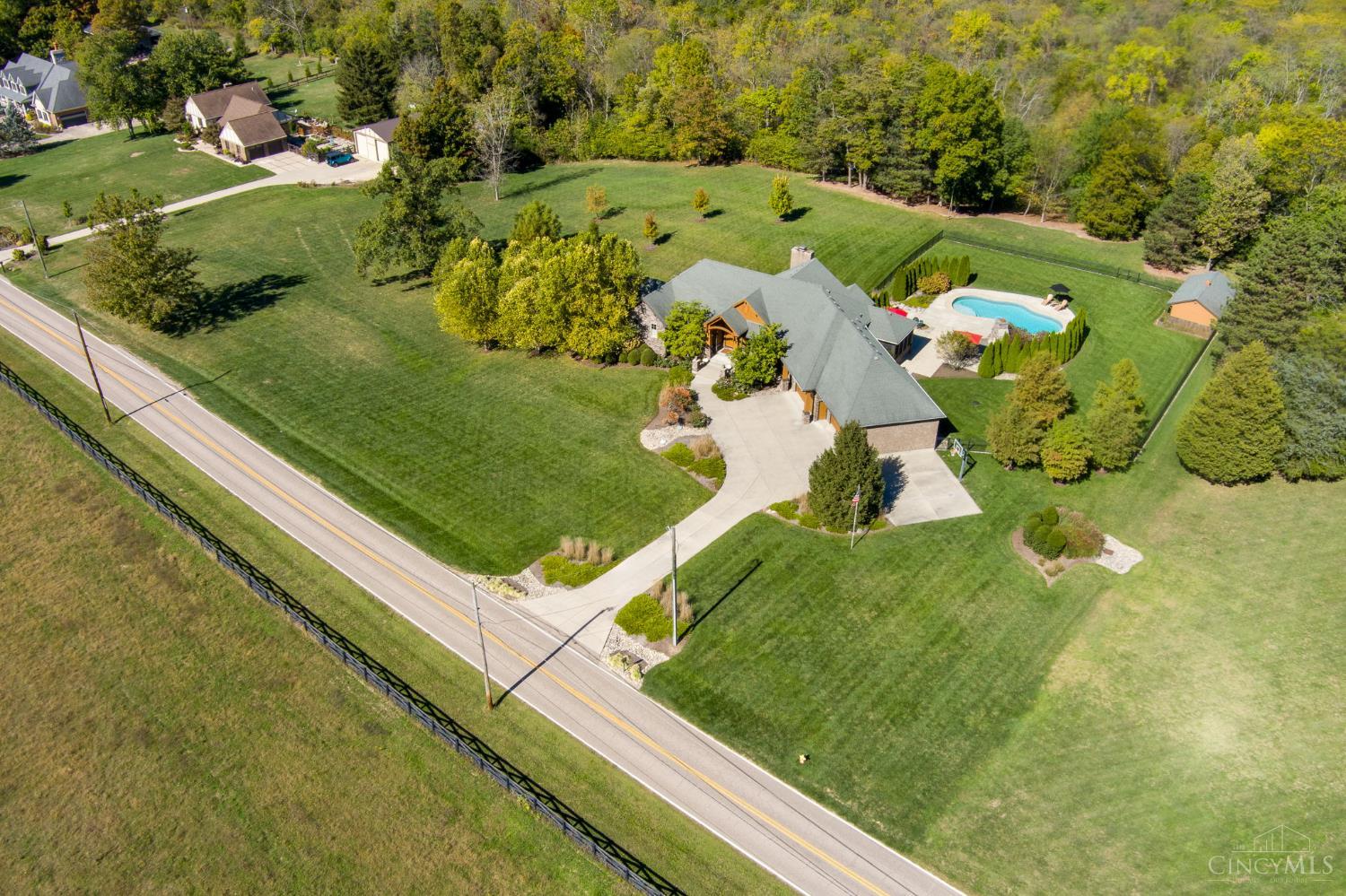 5199 Medlar Road Property Photo 3