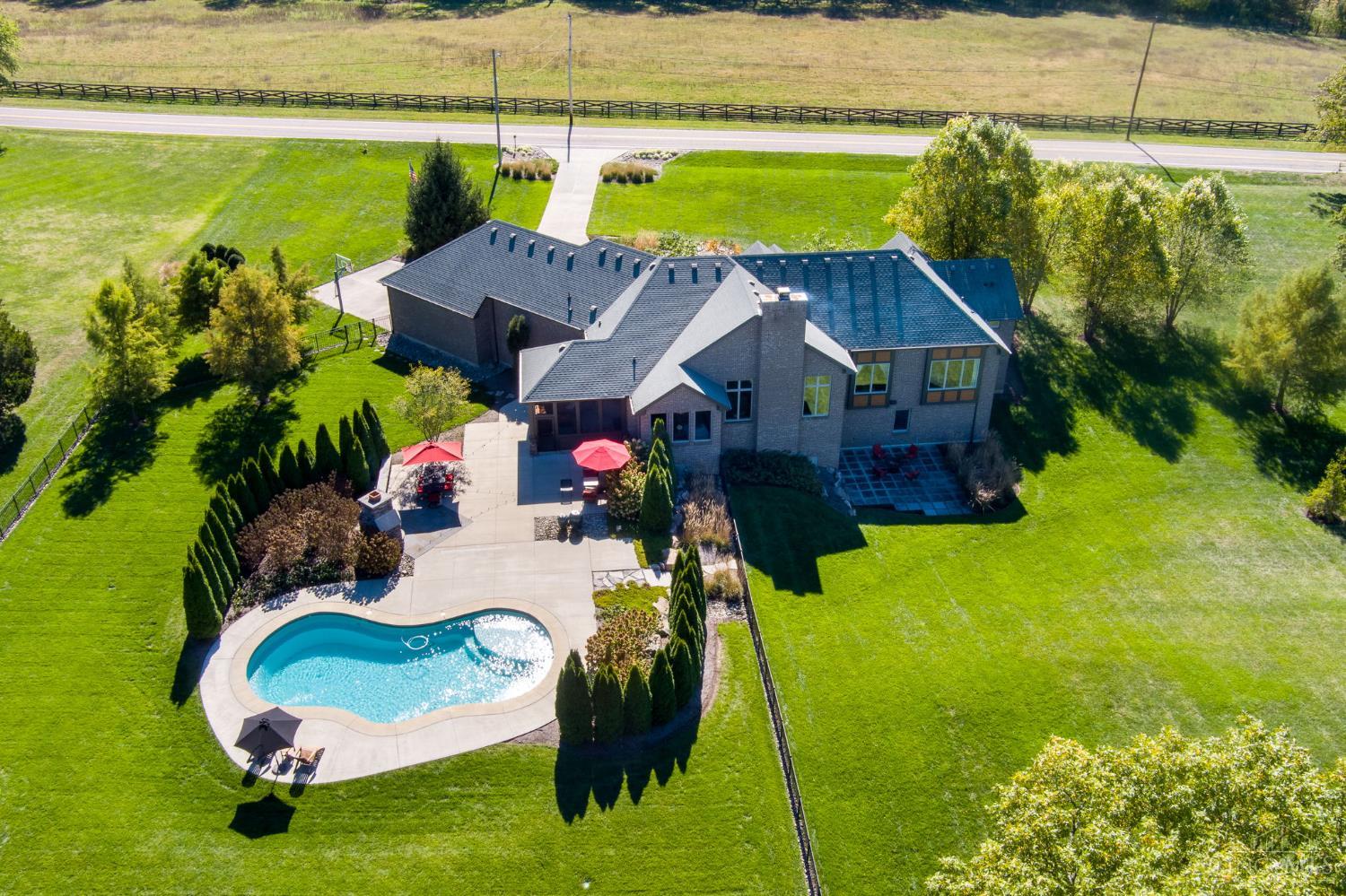 5199 Medlar Road Property Photo 4