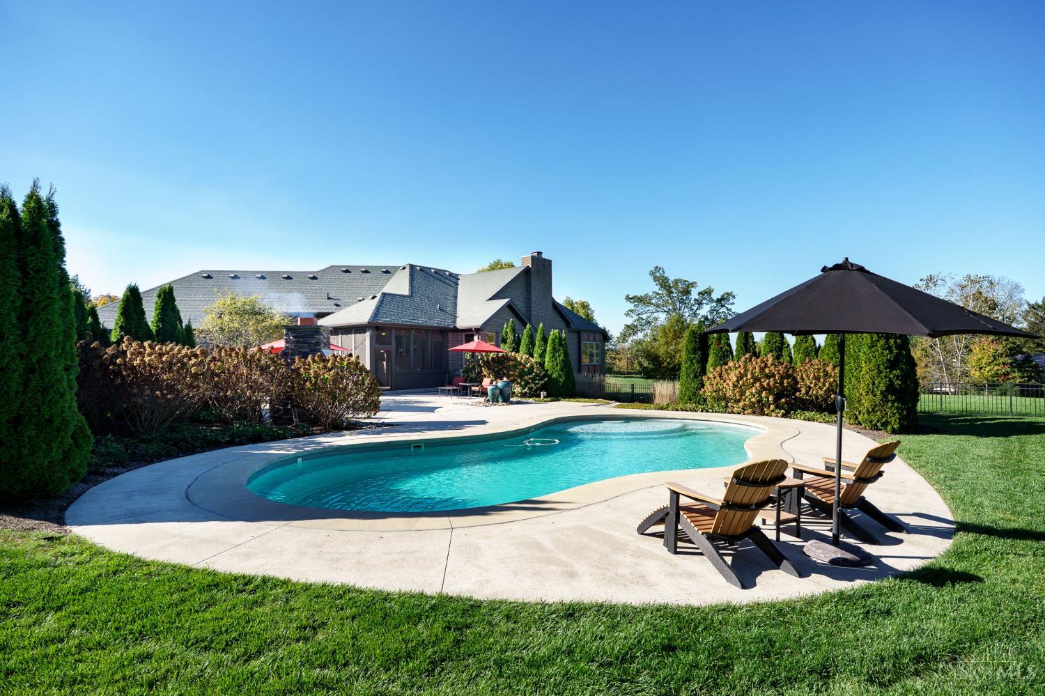 5199 Medlar Road Property Photo 5