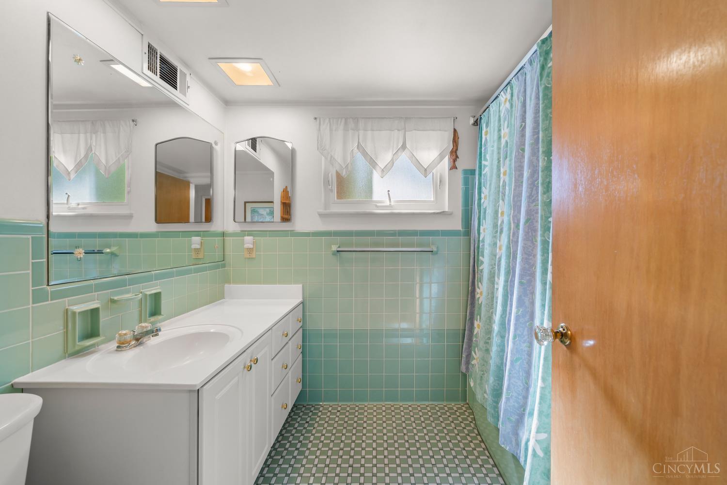 939 Timber Trail Property Photo 32