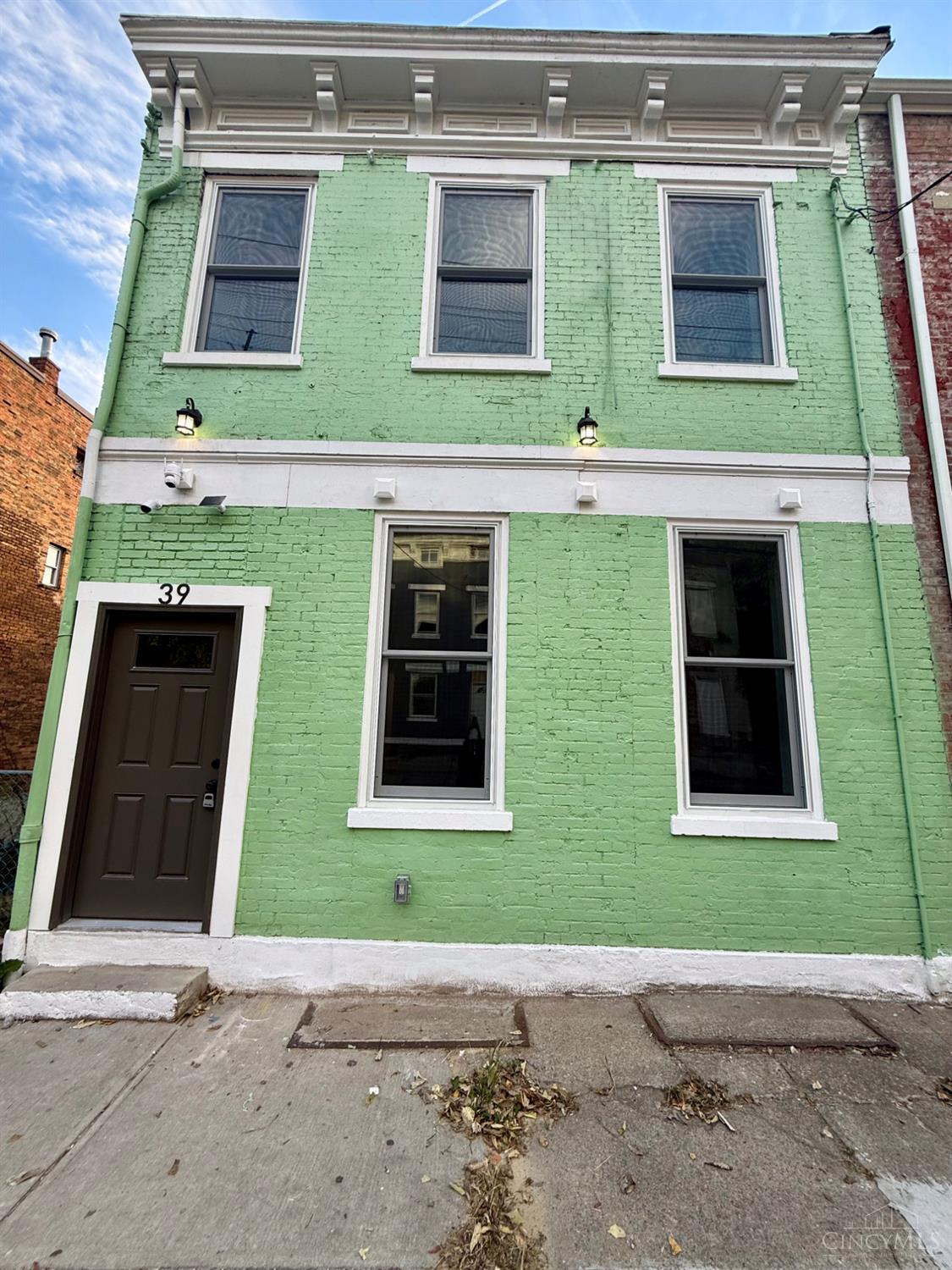 E 39 Clifton Avenue Property Photo 1