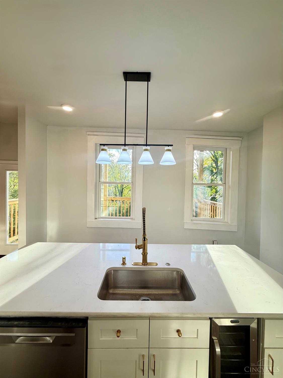 E 39 Clifton Avenue Property Photo 3