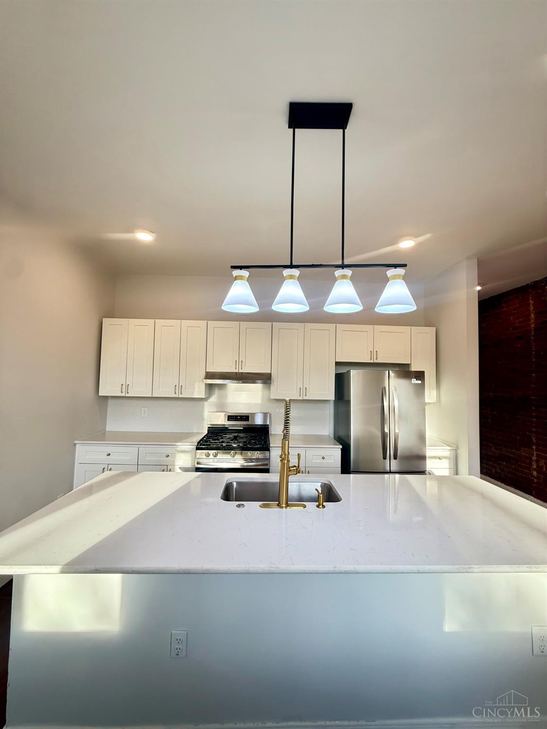 E 39 Clifton Avenue Property Photo 4