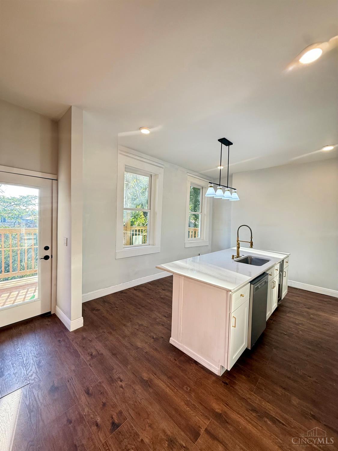 E 39 Clifton Avenue Property Photo 5