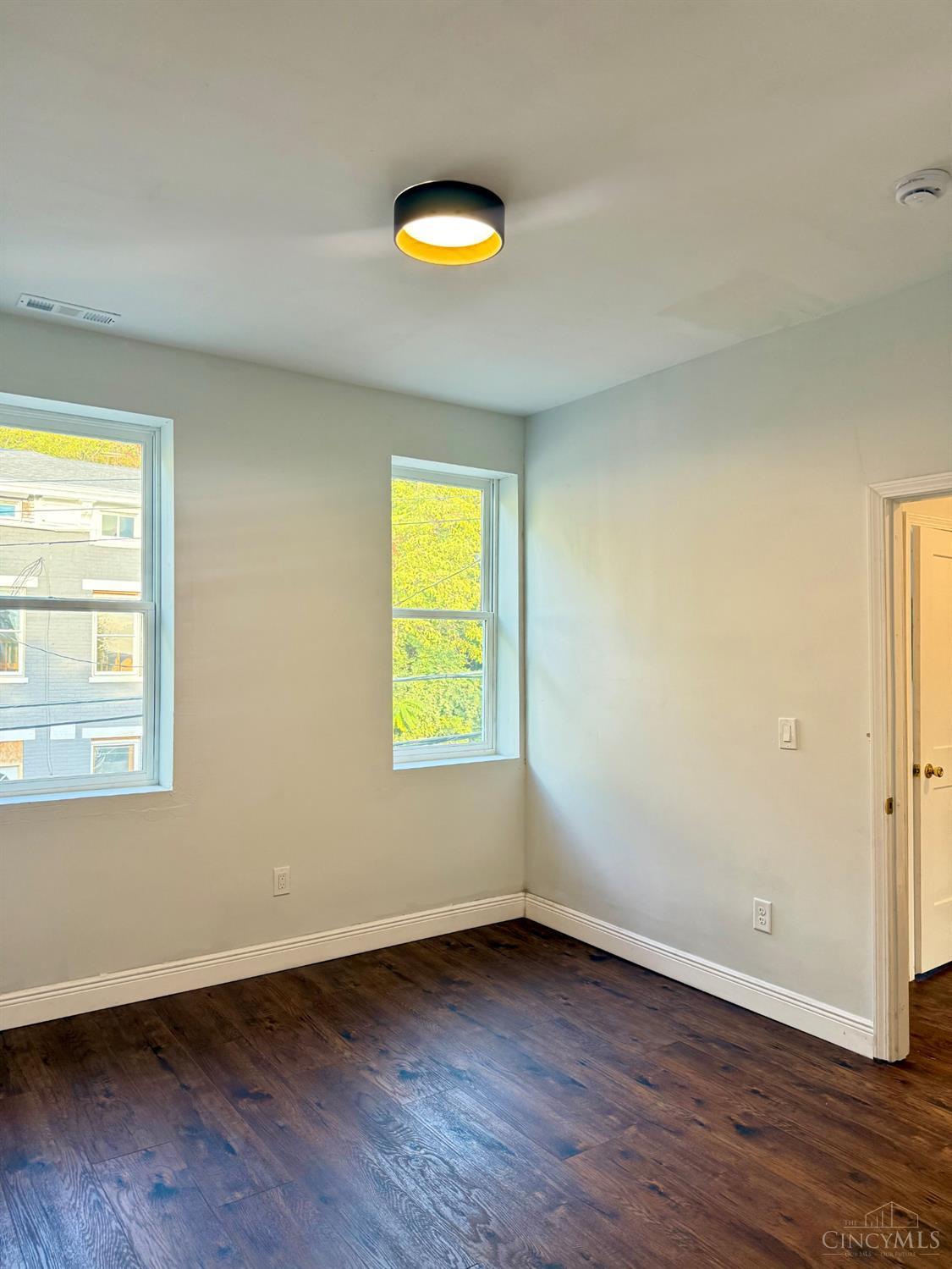 E 39 Clifton Avenue Property Photo 8