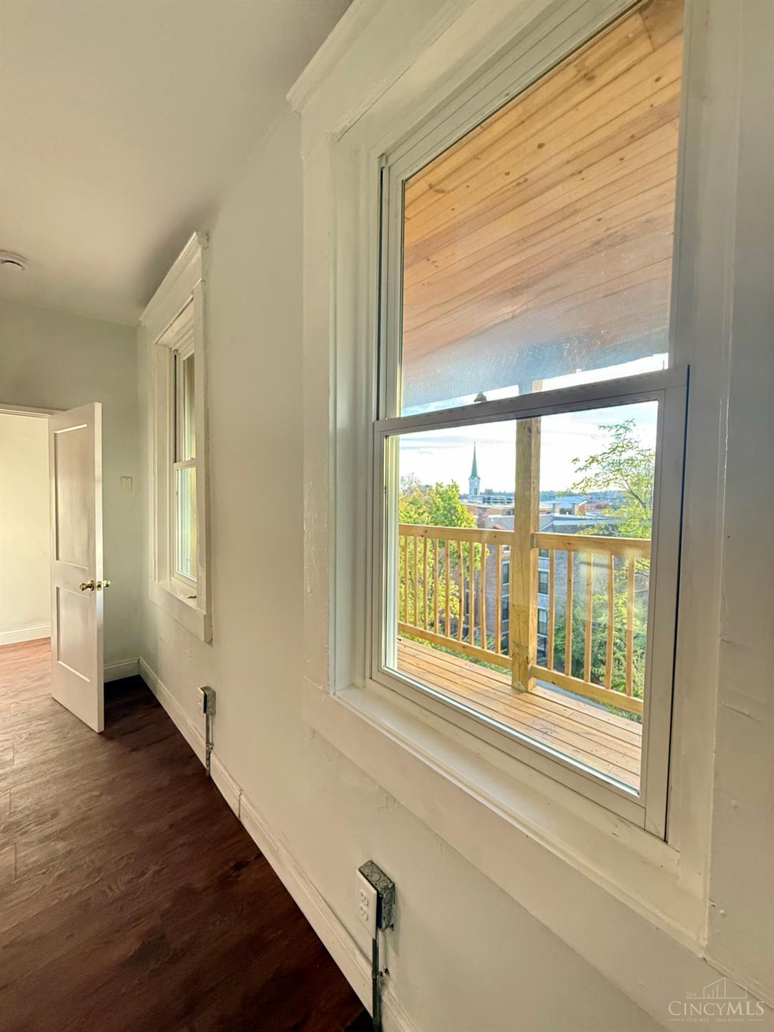 E 39 Clifton Avenue Property Photo 12