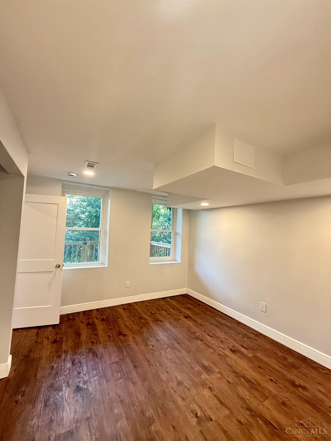 E 39 Clifton Avenue Property Photo 19