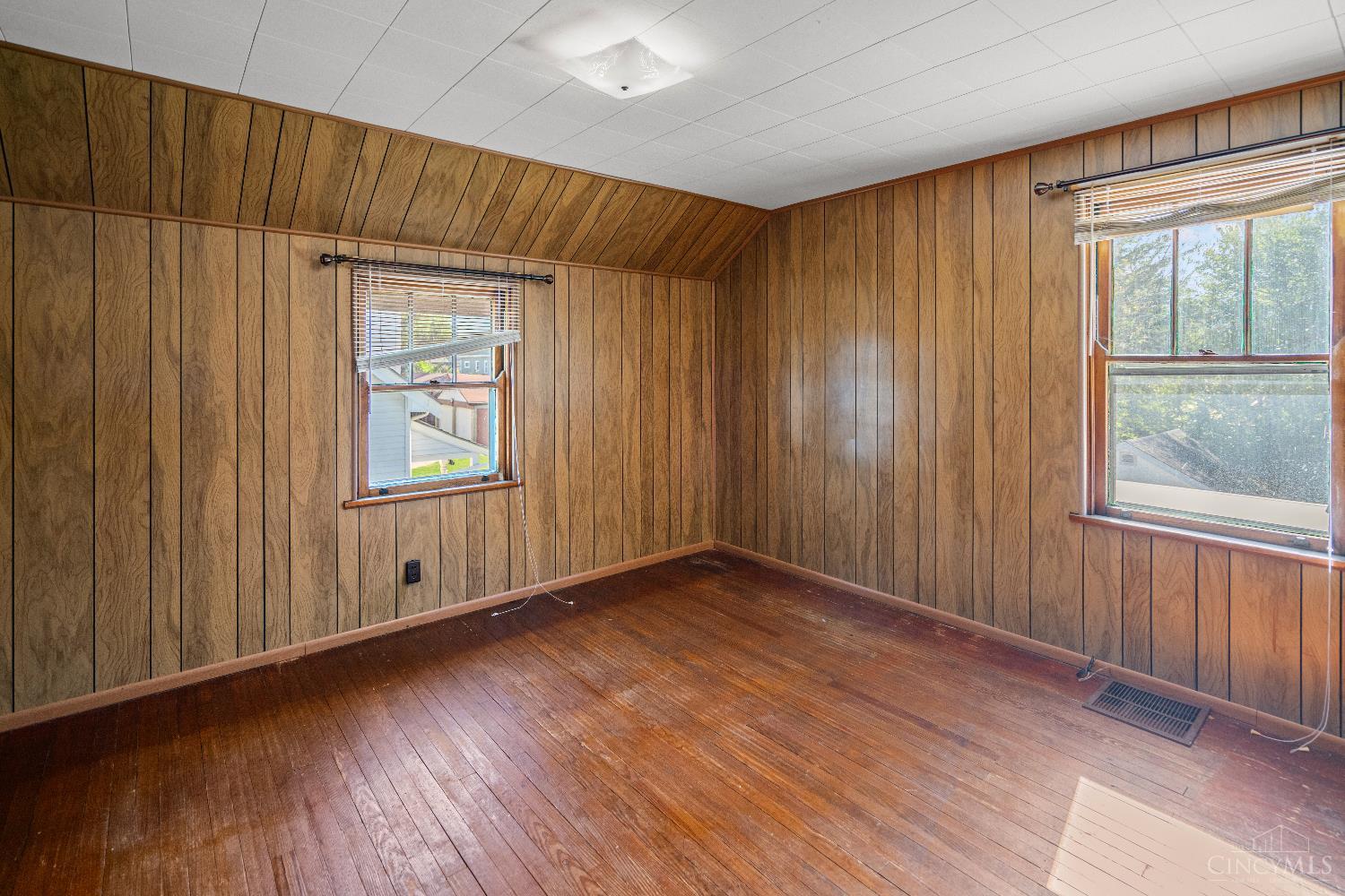 4207 Harding Avenue Property Photo 20