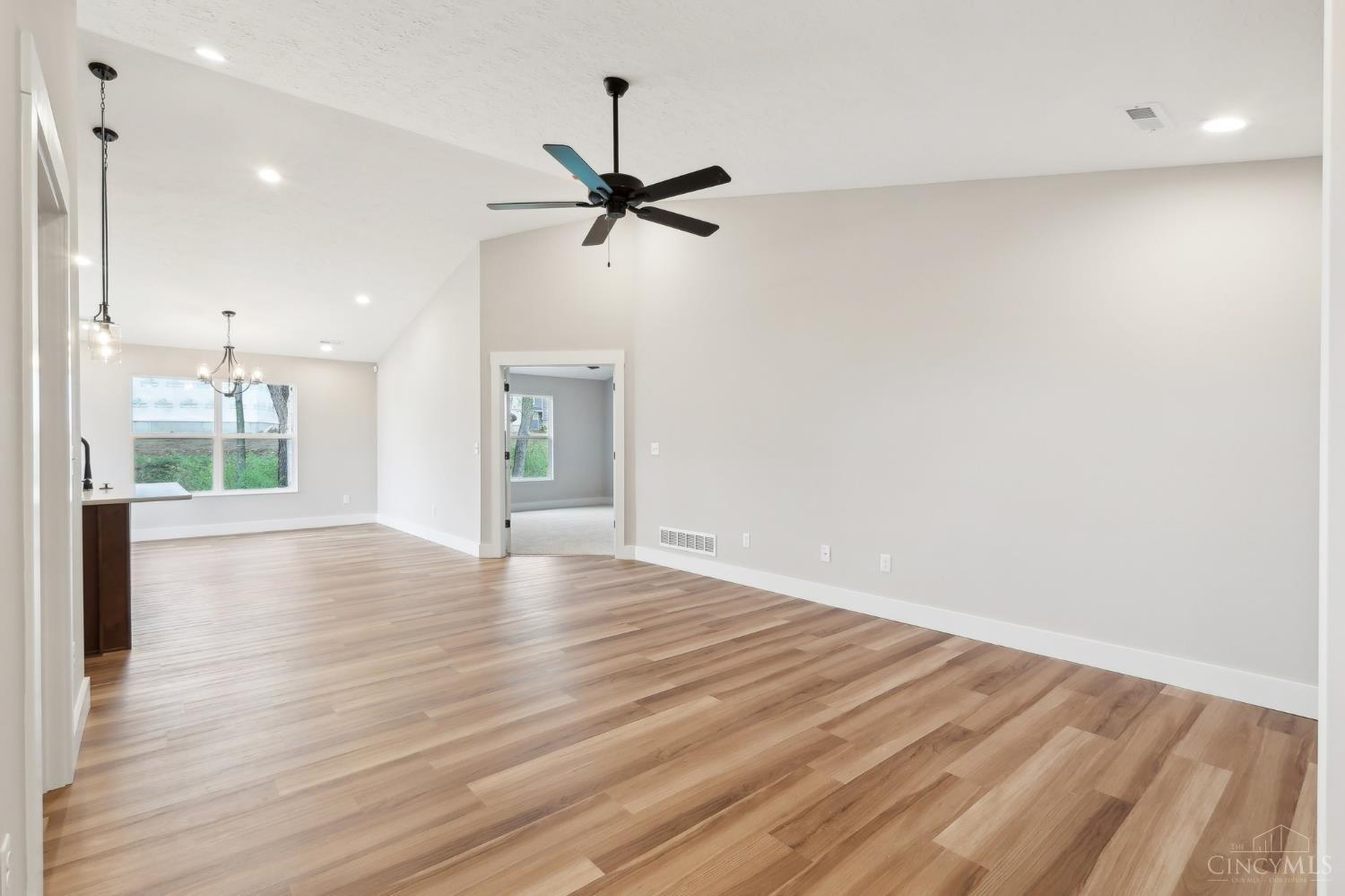 5017 Waterford Lane Property Photo 4