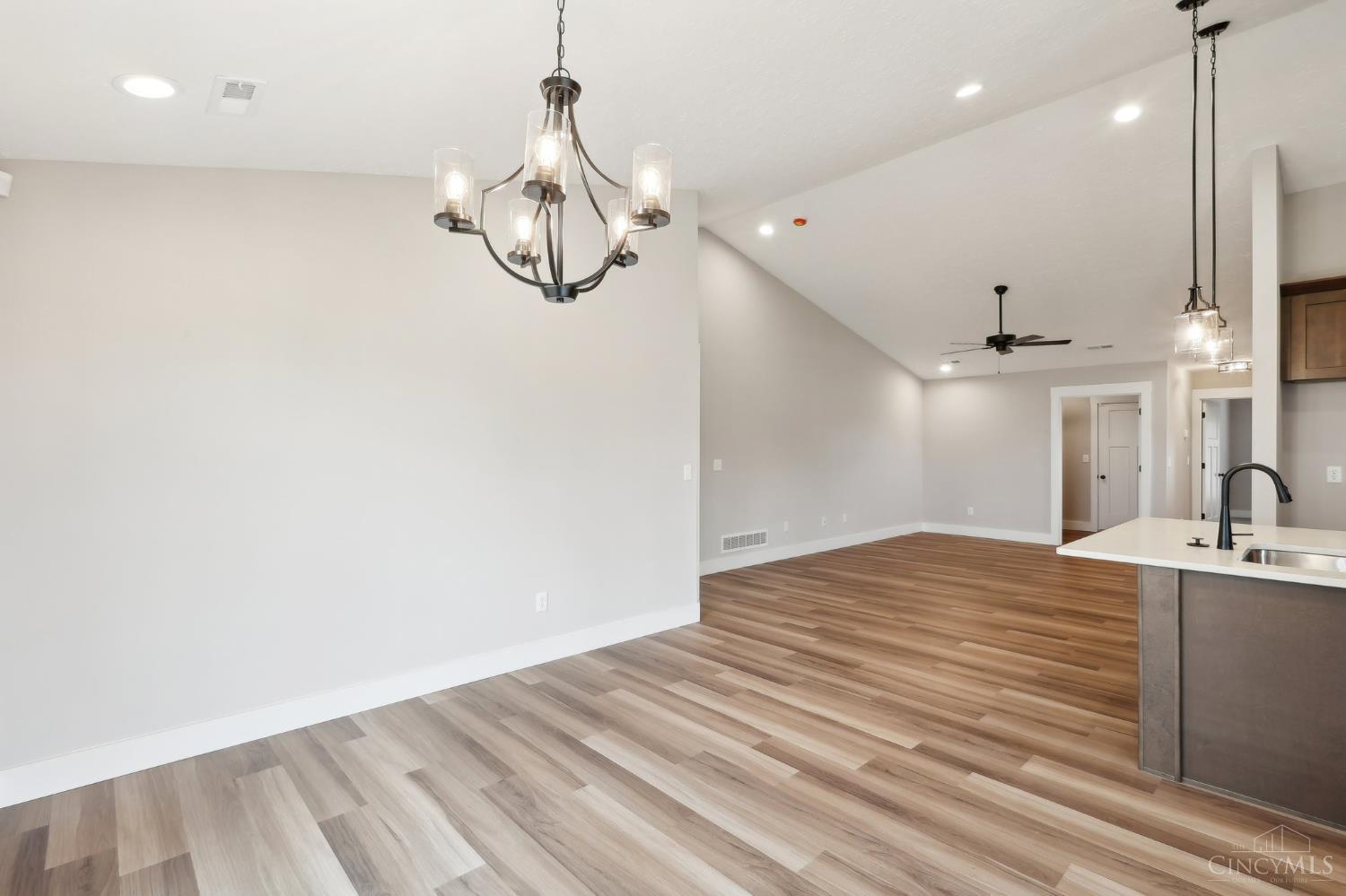 5017 Waterford Lane Property Photo 6