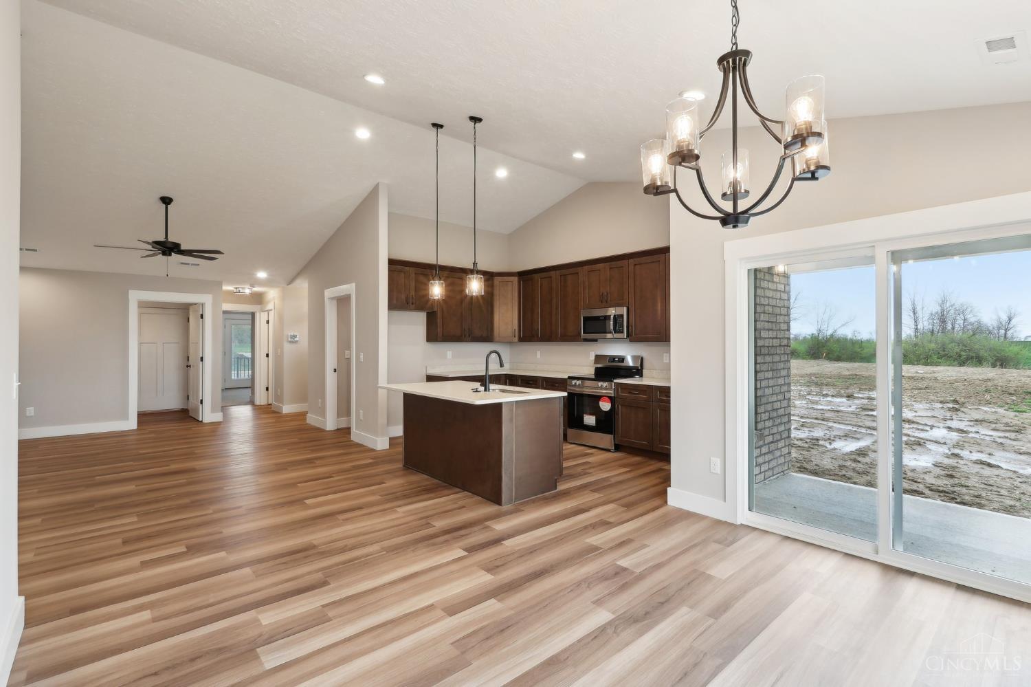 5017 Waterford Lane Property Photo 7