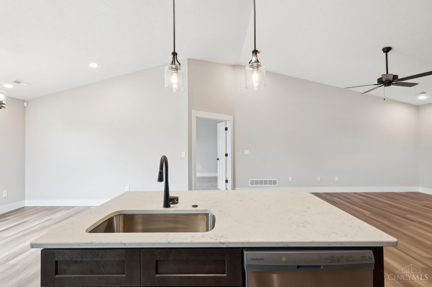 5017 Waterford Lane Property Photo 12