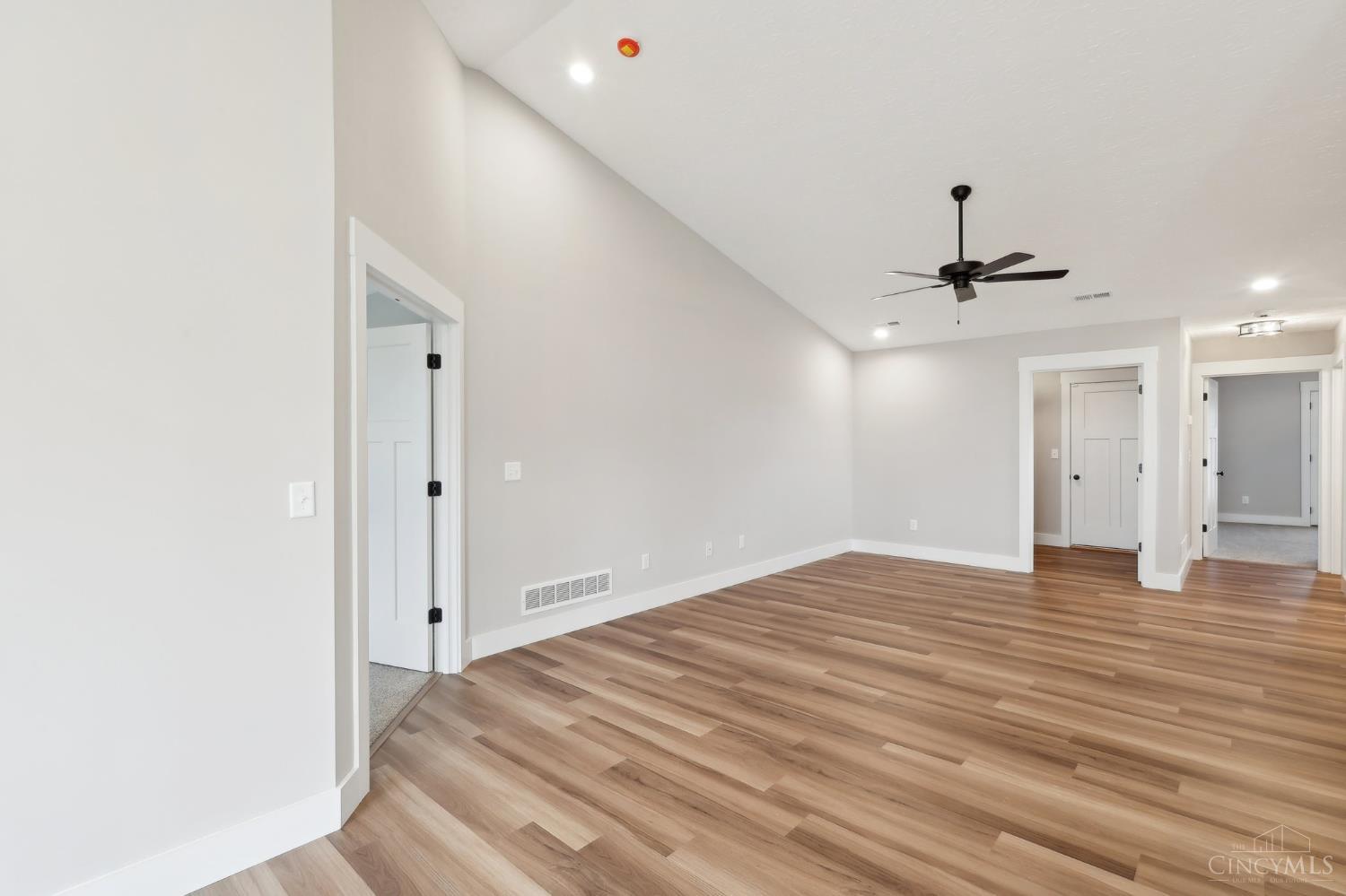 5017 Waterford Lane Property Photo 16