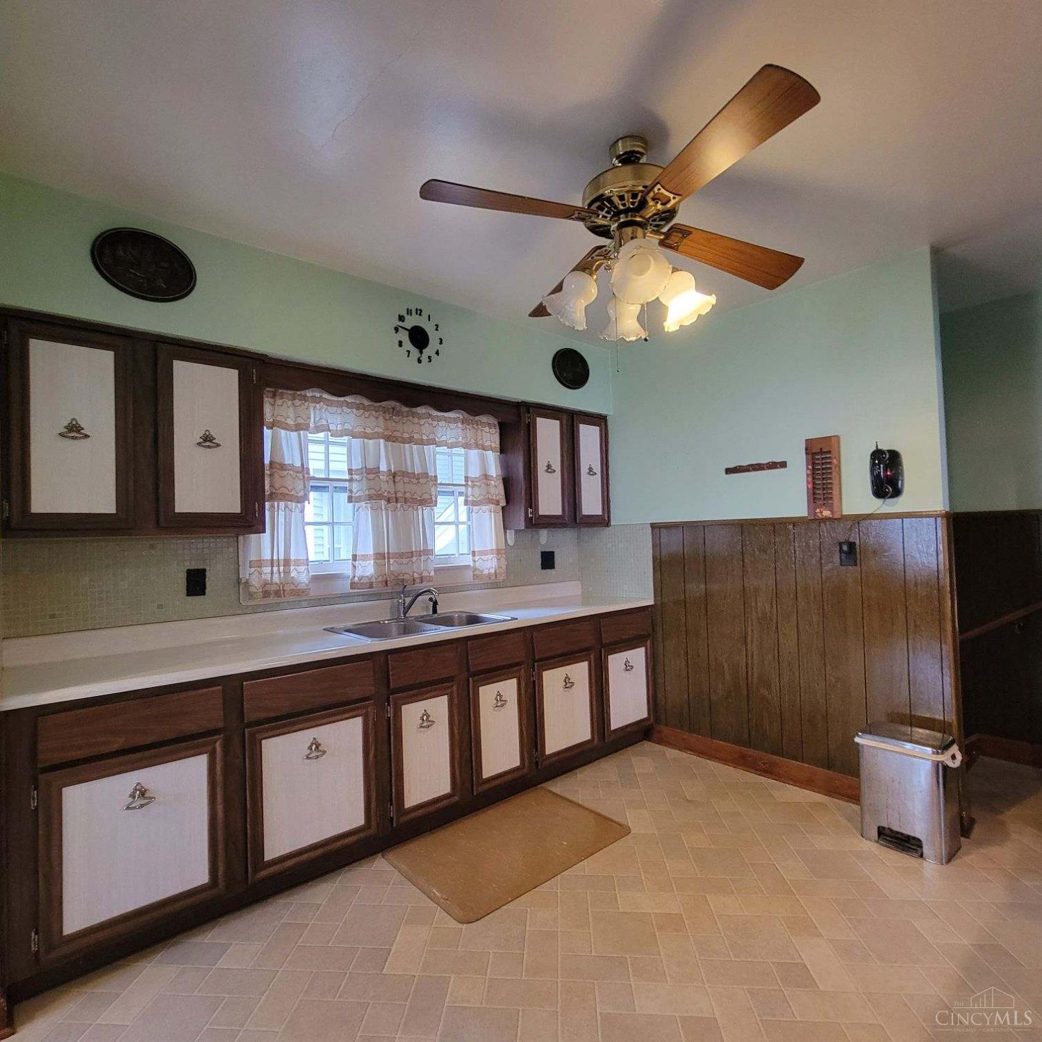 2775 Pleasant Avenue Property Photo 6