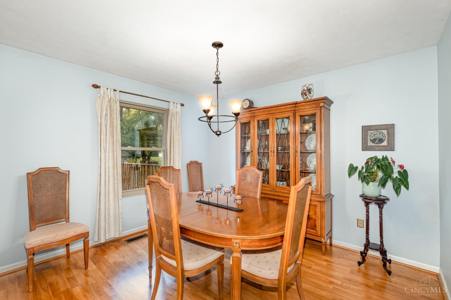 1165 Village Glen Dr Property Photo 4