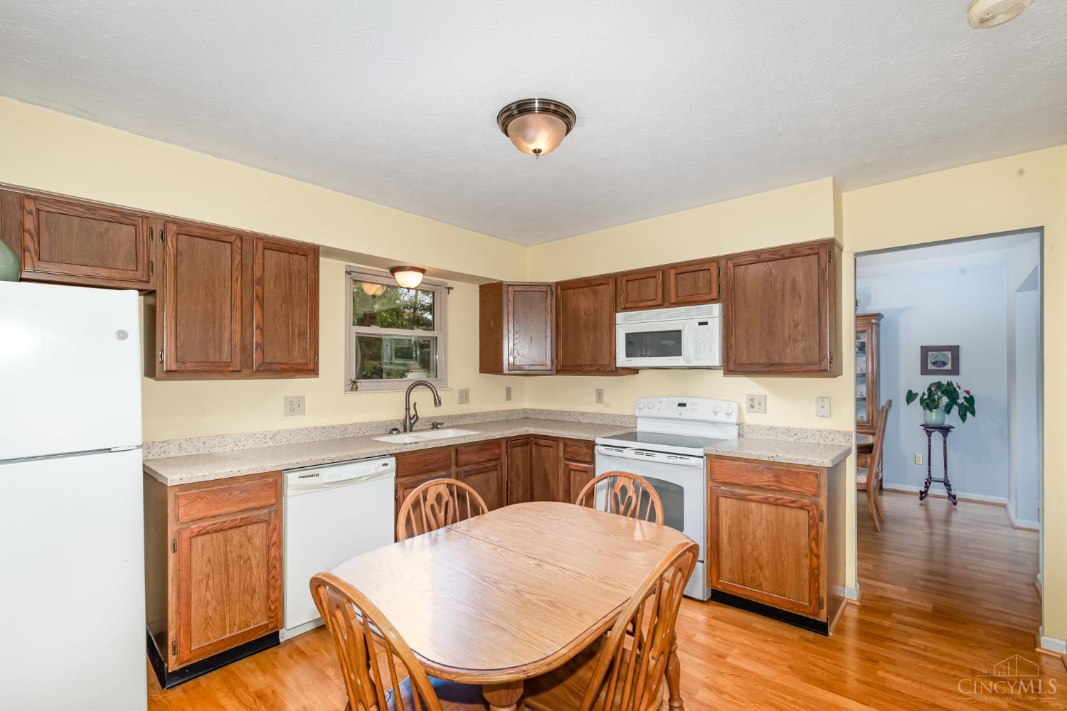 1165 Village Glen Dr Property Photo 6