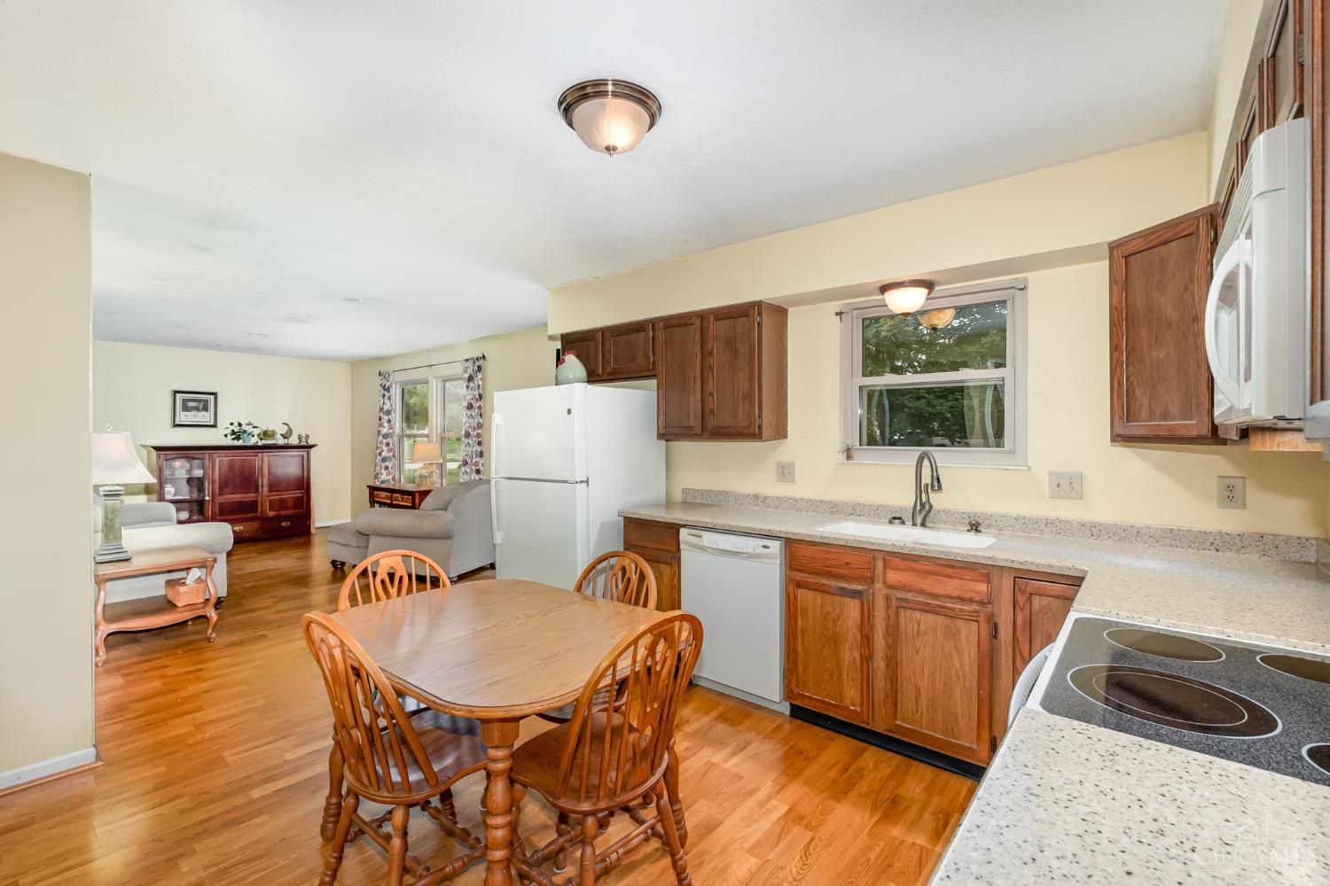 1165 Village Glen Dr Property Photo 8