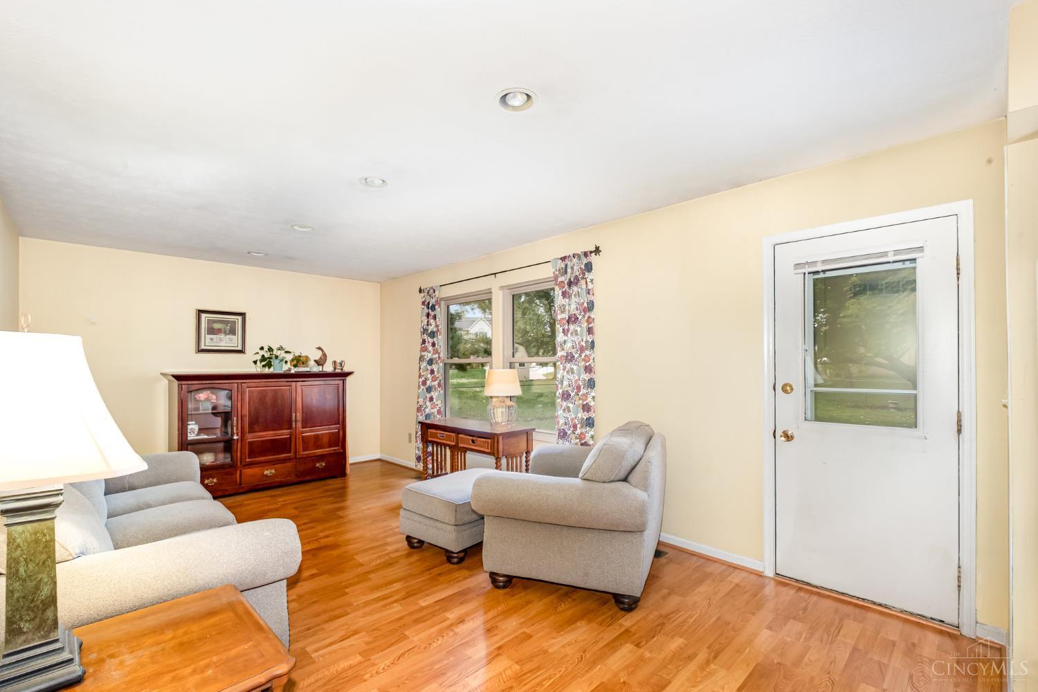 1165 Village Glen Dr Property Photo 10